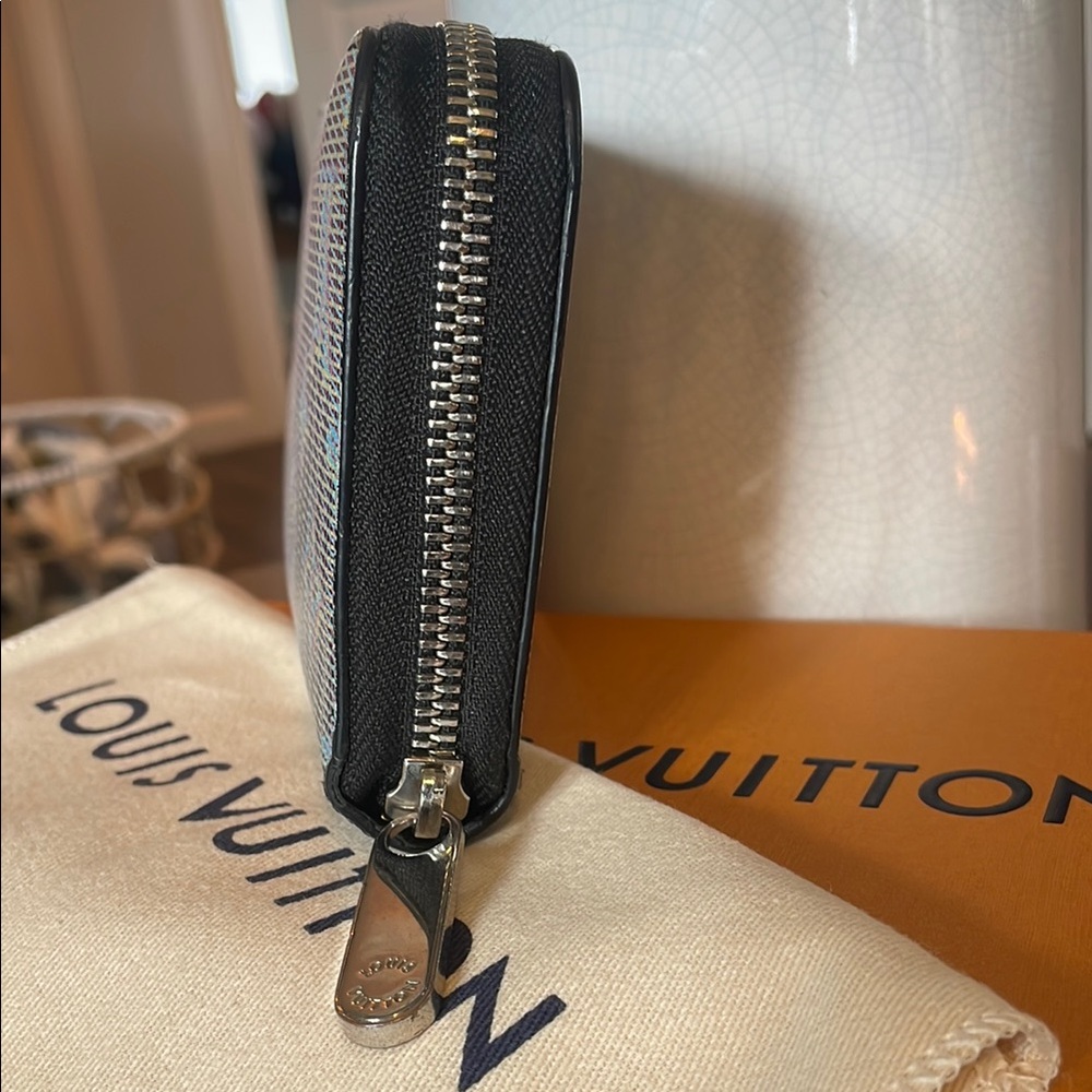 Louis Vuitton LIMITED EDITION Pop Monogram Zippy Wallet!! - Picture 6 of 15